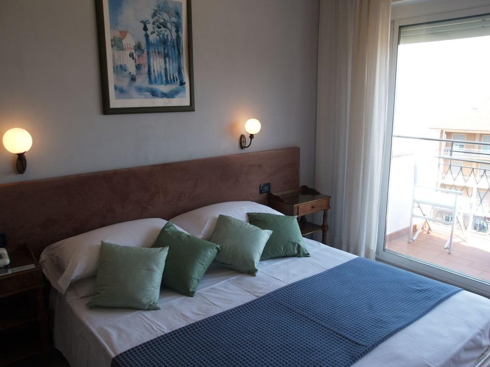 Hotel Moresco دْيانو مارينا المظهر الخارجي الصورة