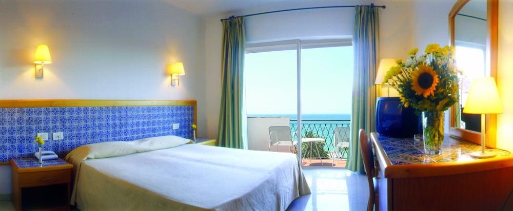 Hotel Moresco دْيانو مارينا المظهر الخارجي الصورة