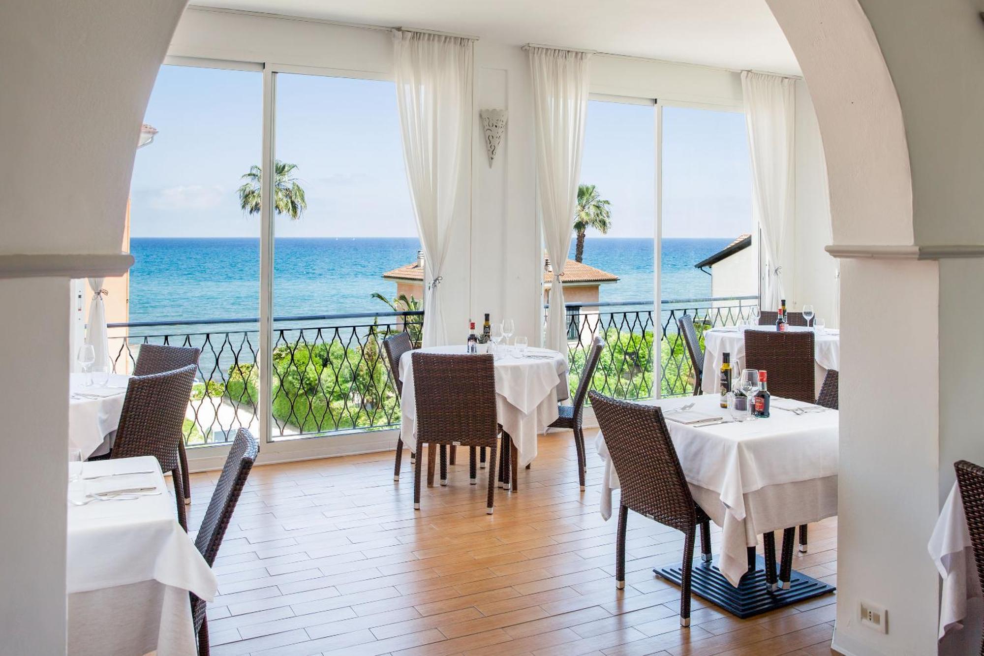 Hotel Moresco دْيانو مارينا المظهر الخارجي الصورة