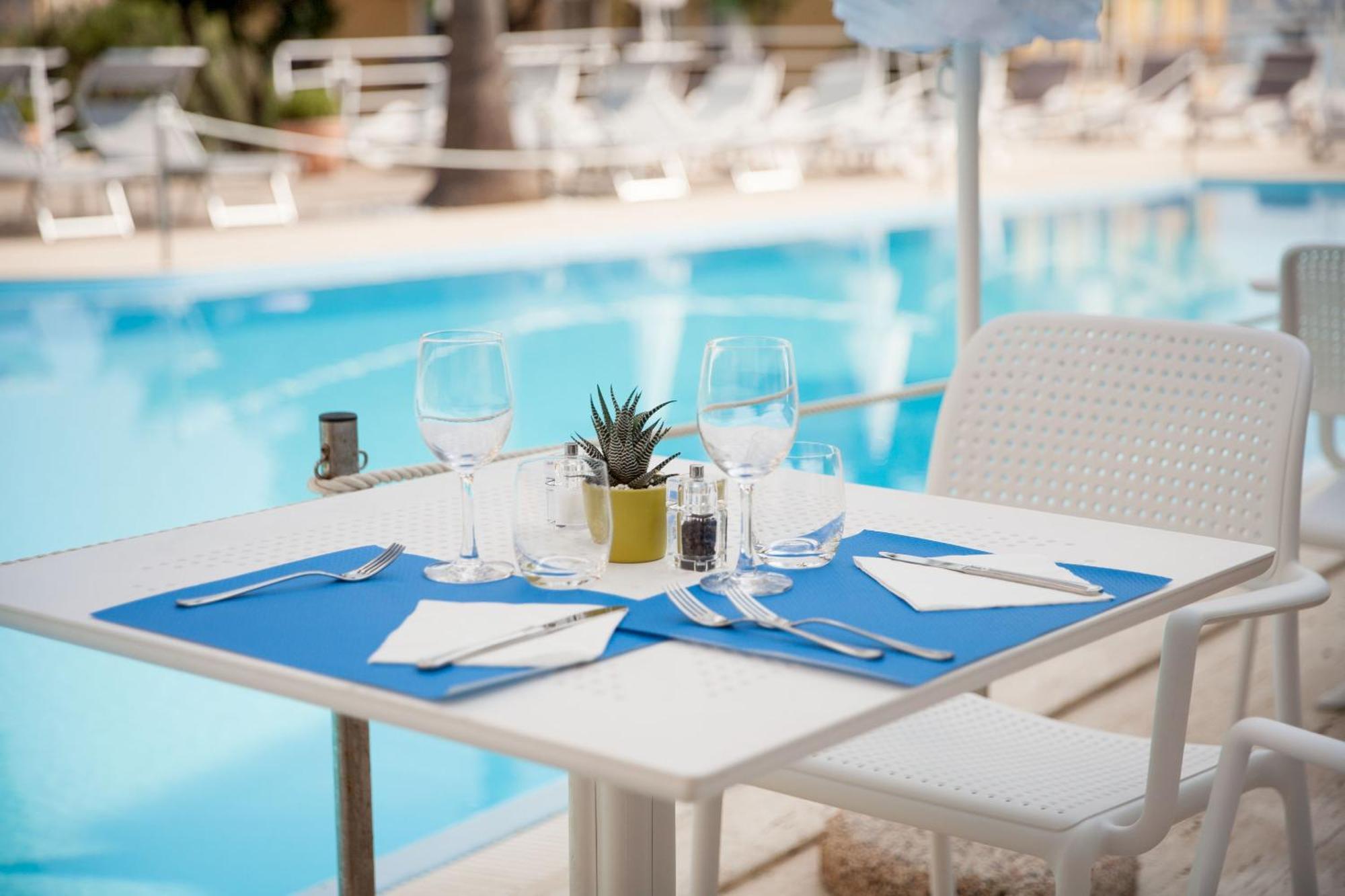Hotel Moresco دْيانو مارينا المظهر الخارجي الصورة