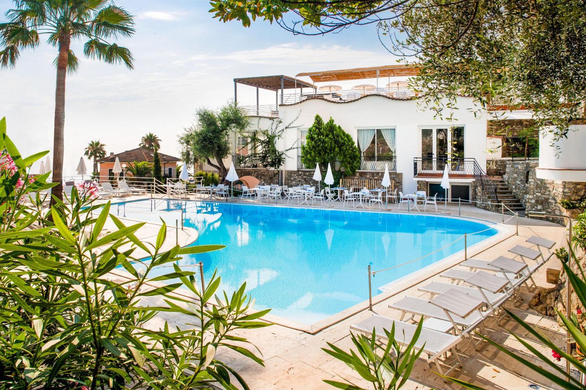 Hotel Moresco دْيانو مارينا المظهر الخارجي الصورة