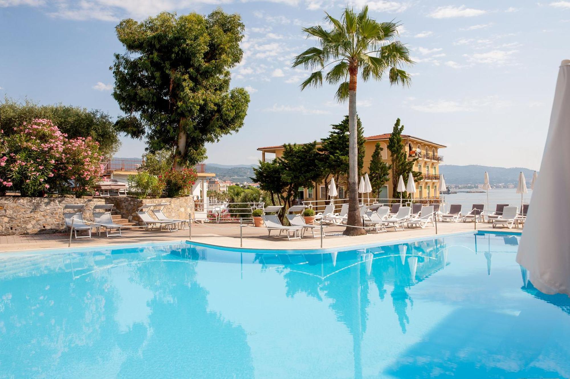 Hotel Moresco دْيانو مارينا المظهر الخارجي الصورة