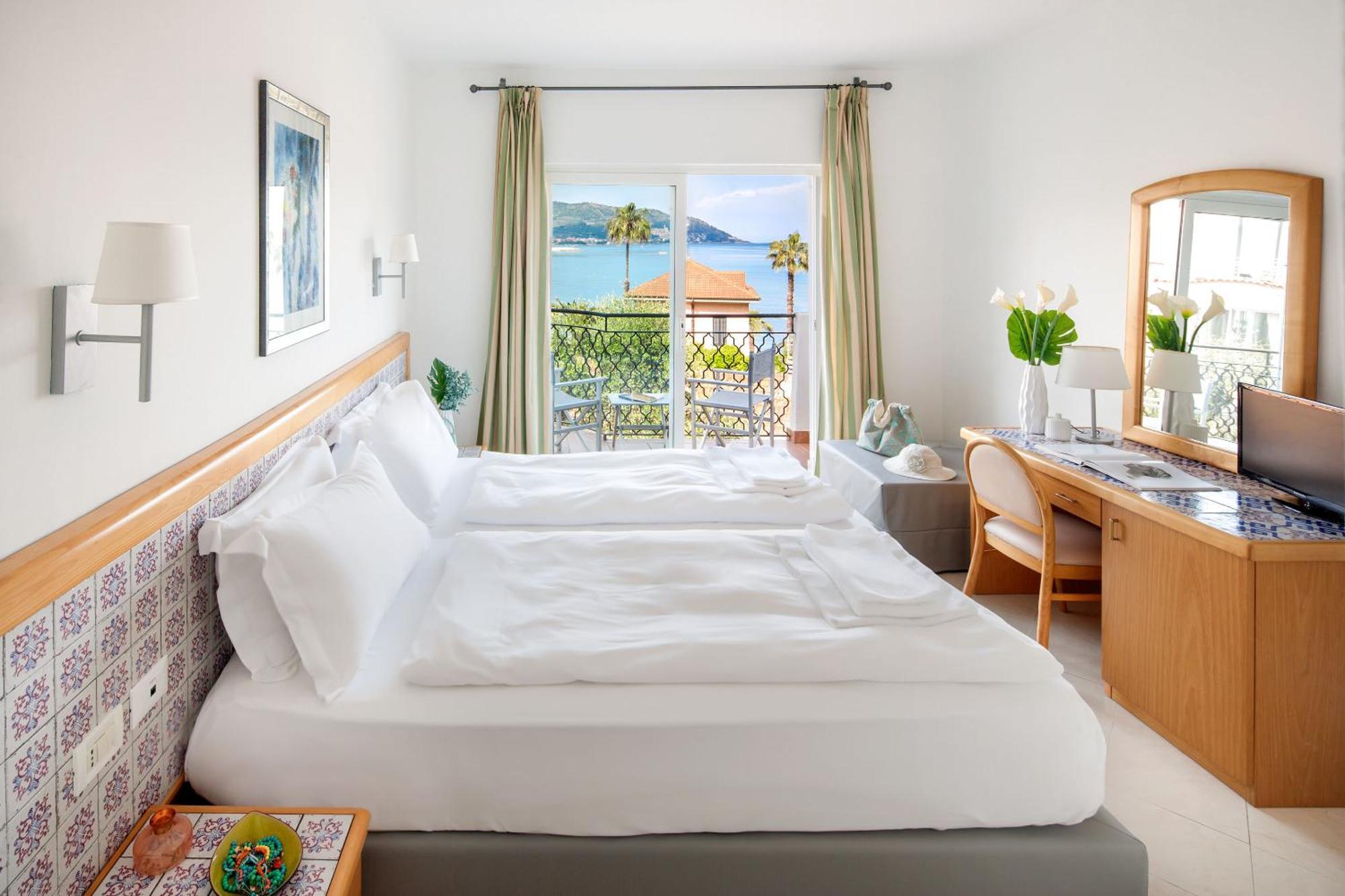 Hotel Moresco دْيانو مارينا المظهر الخارجي الصورة