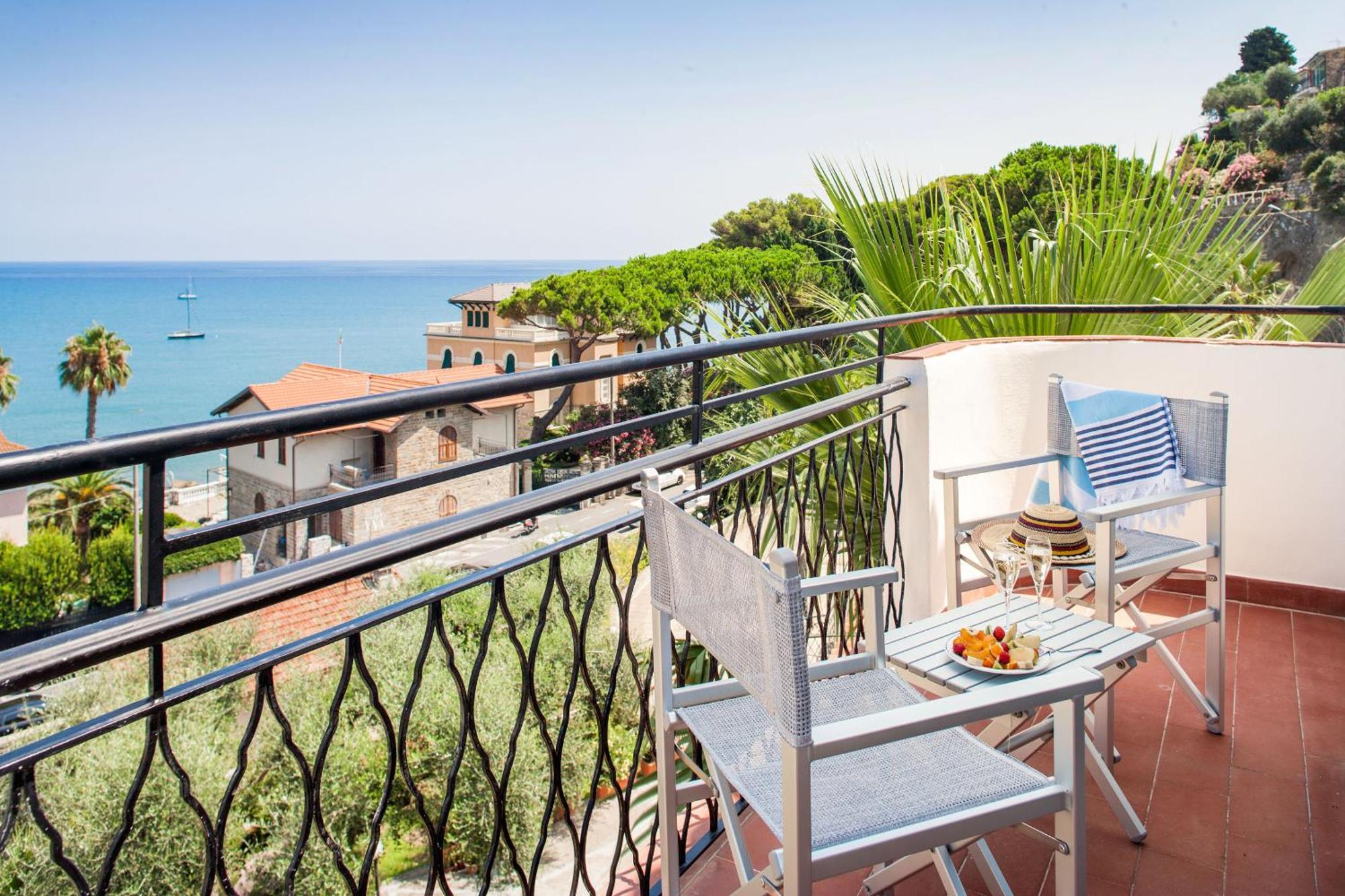 Hotel Moresco دْيانو مارينا المظهر الخارجي الصورة