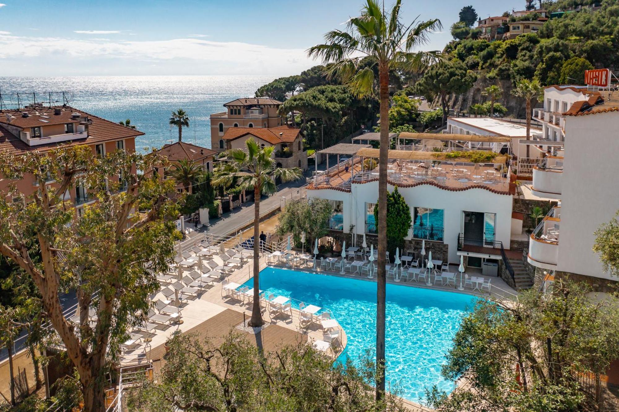 Hotel Moresco دْيانو مارينا المظهر الخارجي الصورة