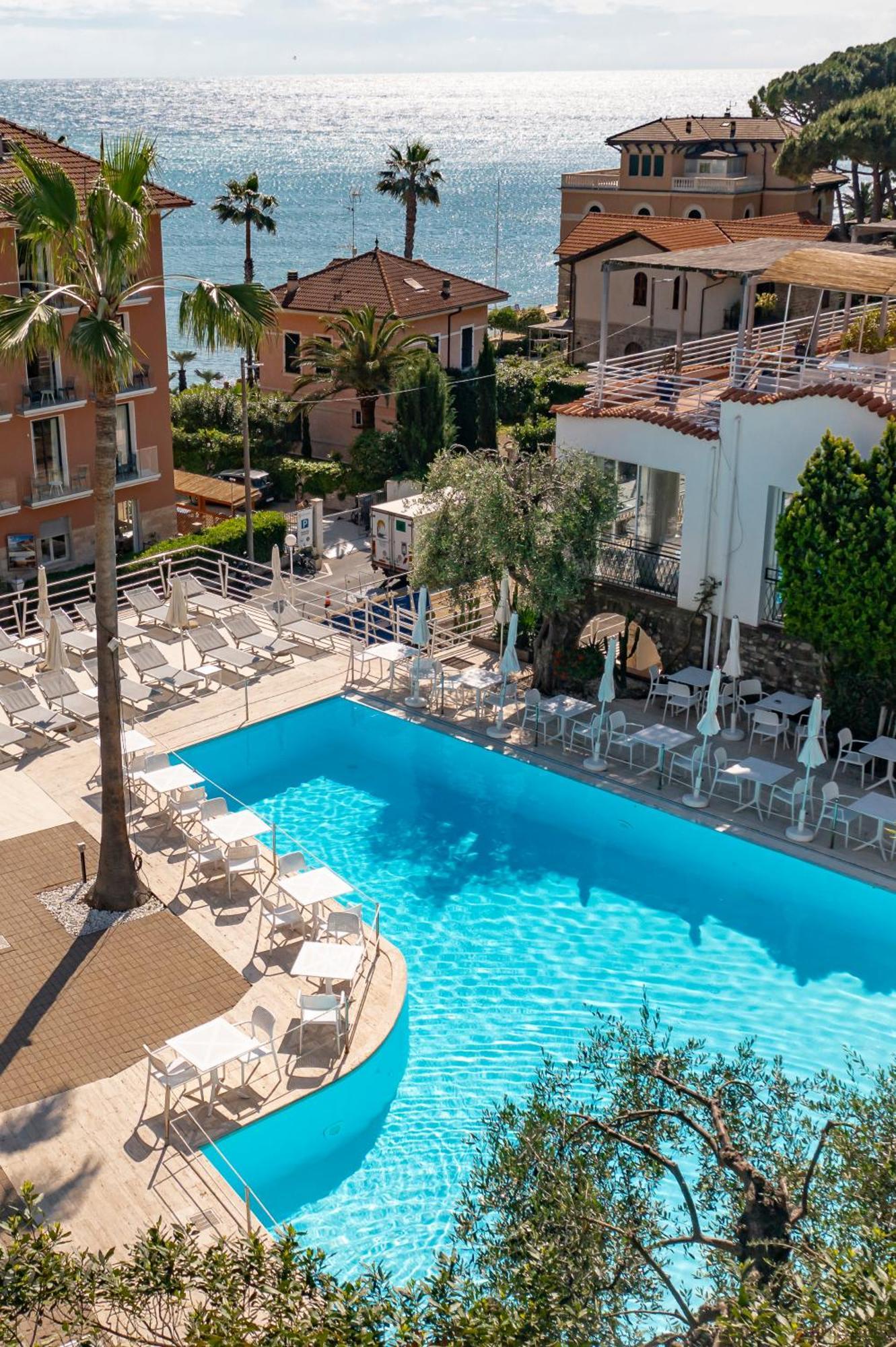 Hotel Moresco دْيانو مارينا المظهر الخارجي الصورة